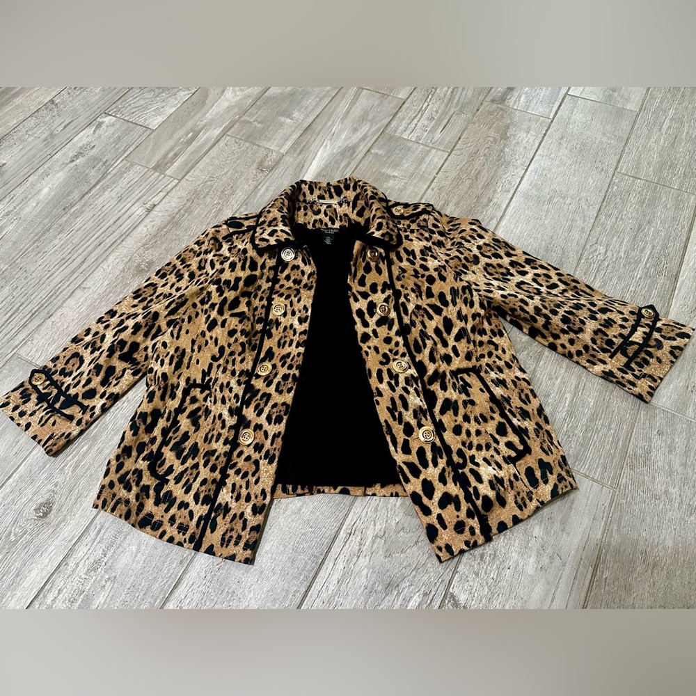 Leopard Print Button-Up Jacket - Picture 2 of 8